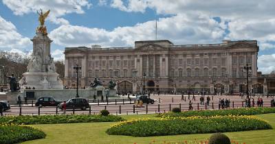 Елизавета II - Слуга британской королевы Елизаветы II похитил из дворца вещей на 100 тысяч фунтов - tsn.ua - Киев - Англия - Дворец