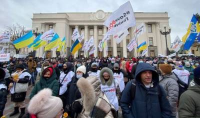 Владимир Зеленский - Украинские депутаты пошли навстречу митингующим у Рады предпринимателям - eadaily.com