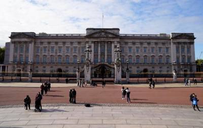 Слуга из Букингемского дворца украл ценности на $135 тысяч - news.bigmir.net - Лондон - Дворец