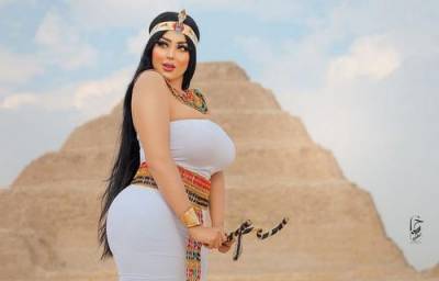 В Египте задержали фотографа за снимки танцовщицы на фоне пирамиды - argumenti.ru - Египет