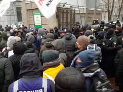 Под Радой произошла стычка между полицейскими и предпринимателями - lenta.ua - Украина - Киев