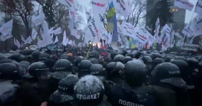 Предприниматели заблокировали Верховную Раду и вступили в потасовку с полицией - focus.ua - Киев