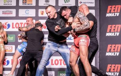 В Польше бойцы MMA устроили драку во время пресс-конференции - Cursorinfo: главные новости Израиля - cursorinfo.co.il - Израиль - Польша