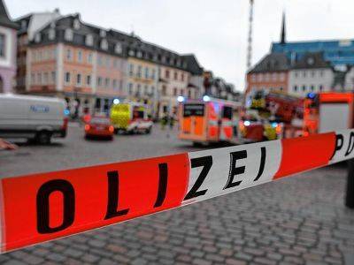 В Германии водитель внедорожника насмерть задавил четырех пешеходов и ранил 15 - kasparov.ru - Германия - земля Рейнланд-Пфальц - Трир