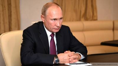 Владимир Путин - Аглая Чайковская - Путин призвал обсуждать риски закона об иностранных агентах - politros.com