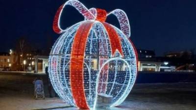 Иван Белозерцев - На пензенских улицах появились олени, елочки и красный бант - penzainform.ru - Пенза