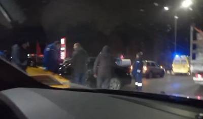 В Тюмени около ТЭЦ-2 столкнулись три автомобиля. На место ЧП прибыли две скорые - nashgorod.ru - Тюмень