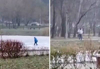 В Киеве ребенок забрался на замерзшее озеро, пока отец "сидел" в телефоне: видео вопиющего случая - politeka.net - Киев