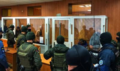 В одесском суде бунтовщики из Южной колонии снова резали себе вены - odessa-life.od.ua - Одесса