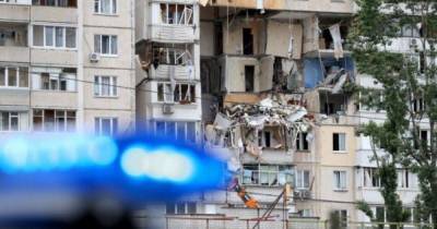 Пострадавший летом от взрыва дом на Позняках начали демонтировать (фото) - focus.ua - Киев