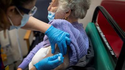 Экспертный комитет FDA рекомендует использование вакцины Pfizer в США - gazeta.ru - США