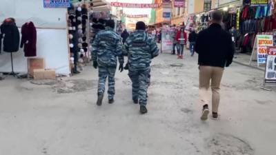Полиция обнаружила в Апраксином дворе подпольный склад с сигаретами - piter.tv - Санкт-Петербург