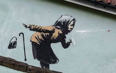 Бэнкси создал новое граффити − чихающую бабушку - korrespondent.net