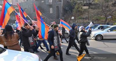 Арман Татоян - Вазген Манукян - Около 40 участников акций протеста в Ереване доставлены в полицию - ru.armeniasputnik.am - Армения - Ереван