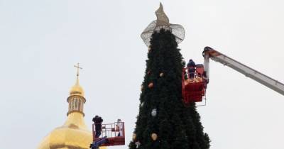 "Шляп будет две": Организаторы объяснили, откуда на главной елке в Киеве взялась шляпа - focus.ua - Киев