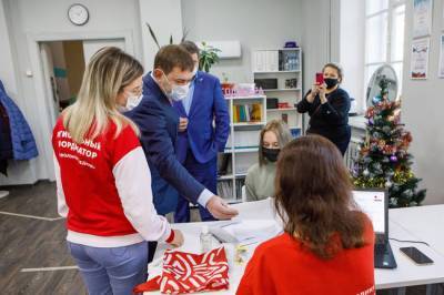 Владимир Нетесов - Председатель Воронежской облдумы Владимир Нетёсов встретился с волонтерами - infox.ru - Воронеж