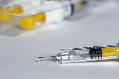 Четверо испытателей вакцины Pfizer и BioNTech получили паралич лица - pravda-tv.ru - Англия