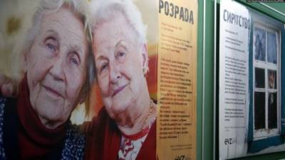 В Днипре открыли выставку "Была высокая трава" о пострадавших от нацизма людях - ru.espreso.tv