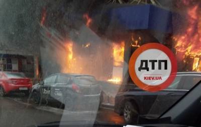 В центре Киева горит вход в гостиницу - korrespondent.net - Киев - Тернопольская обл.