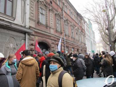 Митинг с раритетом: одесситы выступают против сноса исторического здания типографии (фото) - odessa-life.od.ua - Одесса