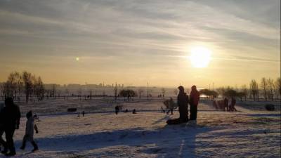 По льду в парке 300-летия Петербурге гуляли около 50 человек. Их разгоняли сотрудники МЧС - piter.tv - Санкт-Петербург