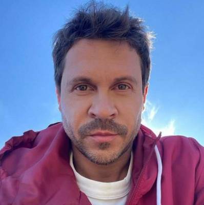 Семен Слепаков - Павел Деревянко - Отрастивший на спор усы Павел Деревянко заставил проигравшего Семена Слепакова продвигать его Instagram - actualnews.org