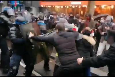 Во Франции - Более 26 тыс. человек вышли на акции протеста во Франции - mk.ru - Париж