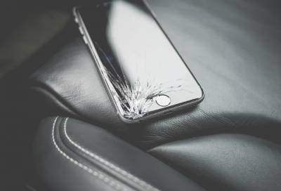 Эксперт рассказала, как не разбить свой смартфон - online47.ru