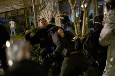 Дональд Трамп - В Вашингтоне произошли столкновения между сторонниками и противниками Трампа, четыре человека ранены - vkcyprus.com - США - Вашингтон