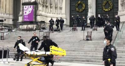 Иоанн Богослов - В США умер мужчина, который начал стрельбу возле собора в Нью-Йорке: подробности - tsn.ua - США - New York - Нью-Йорк - Нью-Йорк