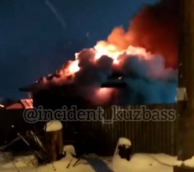 Kia Sportage - Тушили 30 человек: за вокзалом в Кемерове произошёл крупный пожар - gazeta.a42.ru