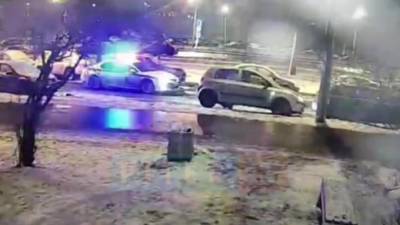 На видео попало ДТП, в котором лихач протаранил пять авто на Дунайском проспекте - piter.tv - Санкт-Петербург - р-н Фрунзенский