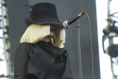 Певица Sia поддержала FKA Twigs и тоже обвинила актера Лабафа в насилии - aif.ru