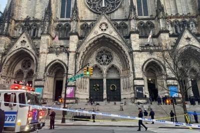 Иоанн Богослов - В США мужчина устроил стрельбу возле собора и просил убить его (видео) - newsone.ua - США - Нью-Йорк