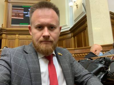 Юрий Камельчук - Не доверяю вакцине: "Слуга народа" назвал COVID-19 выдумкой - news.bigmir.net