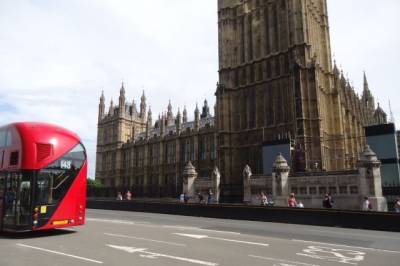 Британцев просят не скупать товары из-за возможного Brexit без сделки - aif.ru - Англия