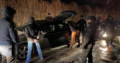 В Киеве полицейские за $3000 пообещали закрыть глаза на незаконное хранение янтаря - focus.ua - Киев