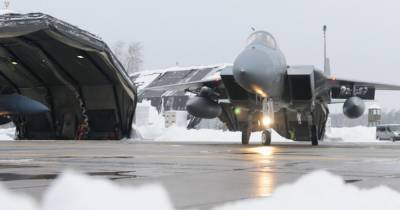 Из-за непогоды обледенели самолеты ВВС ВСУ, находящиеся на боевом дежурстве (фото) - focus.ua