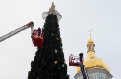 "Больше проблем в стране нет?": киевлян утомили "махинации" с главной елкой, скандал не утихает - politeka.net - Киев