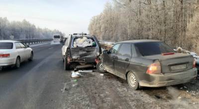 Kia Sportage - Три автомобиля столкнулись на трассе М7: в одной из машин был отец с тремя дочерьми - pg21.ru - респ. Чувашия - район Чебоксарский