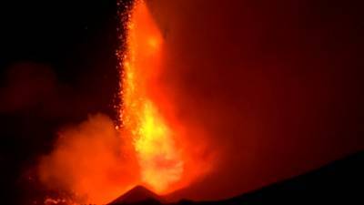 Самый высокий вулкан Европы начал извергать лаву после землетрясения. ВИДЕО - ru.espreso.tv - Сицилия