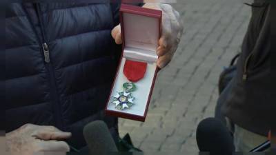 Итальянцы сдают Ордена Почётного легиона - ru.euronews.com - Россия - Египет - Париж - Испания