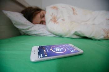 Мария Игнатова - Сон рядом со смартфоном таит смертельную опасность - vologda-poisk.ru