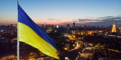 Пережить холода. Самый большой флаг Украины заменят на новый - nv.ua - Киев