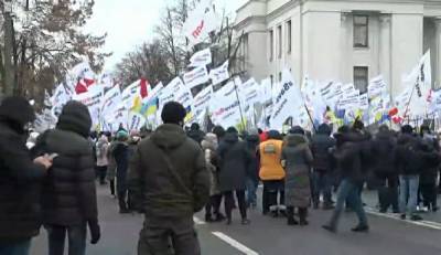 Терпение лопнуло: на Майдане начались столкновения полиции и протестующих - akcenty.com.ua - Киев