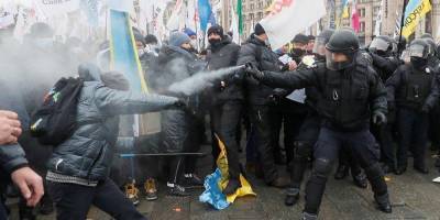 Столкновения на Майдане: в центр Киева прибыли скорые, активисты говорят о госпитализированных - nv.ua - Киев