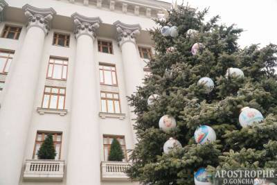 В сети показали, как выглядит наряженная Президентская ёлка и карусель (ФОТО, ВИДЕО) - lenta.ua - Киев