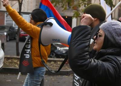 Никола Пашинян - Гарегин II (Ii) - Несколько тысяч человек вышли на улицы Еревана с требованием отставки Пашиняна - m24.ru - Ереван - Баку