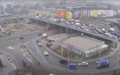 Момент падения электроопор на Шулявском мосту попал на видео - korrespondent.net - Киев