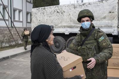 Российские миротворцы раздали гумпомощь жителям Мартакерта - tvc.ru - Мартакерт